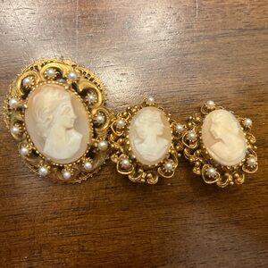 Antique Florenza Gold Cameo Brooch and Earrings Set